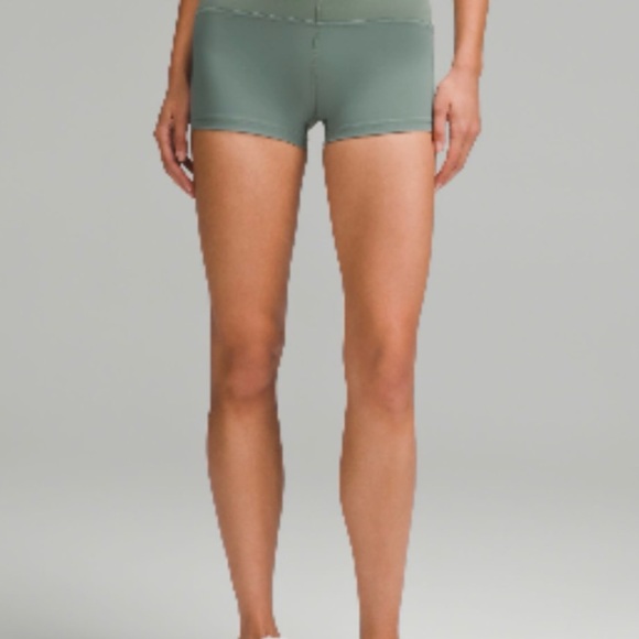 lululemon athletica High-Rise Women's Sage Green Shorts 2” - Picture 4 of 4